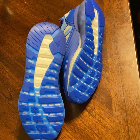 NWOB Adidas. - Picture 2 of 5